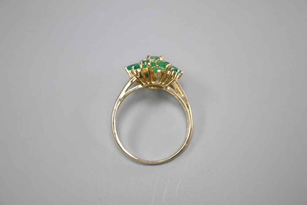 A modern 9ct gold and emerald cluster ring, size R, gross 3.4 grams.